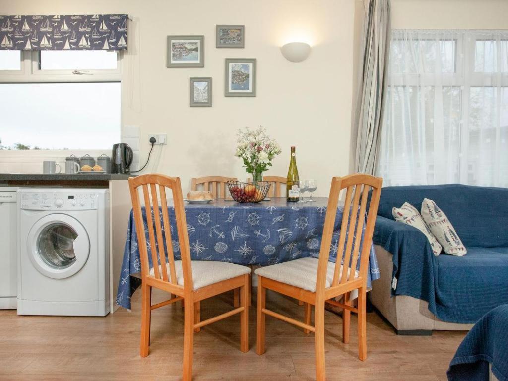 Sunnydaze-Detached Chalet With 2 Bedrooms And 2 Bathrooms And Private Parking Outside Door Dartmouth Exterior foto